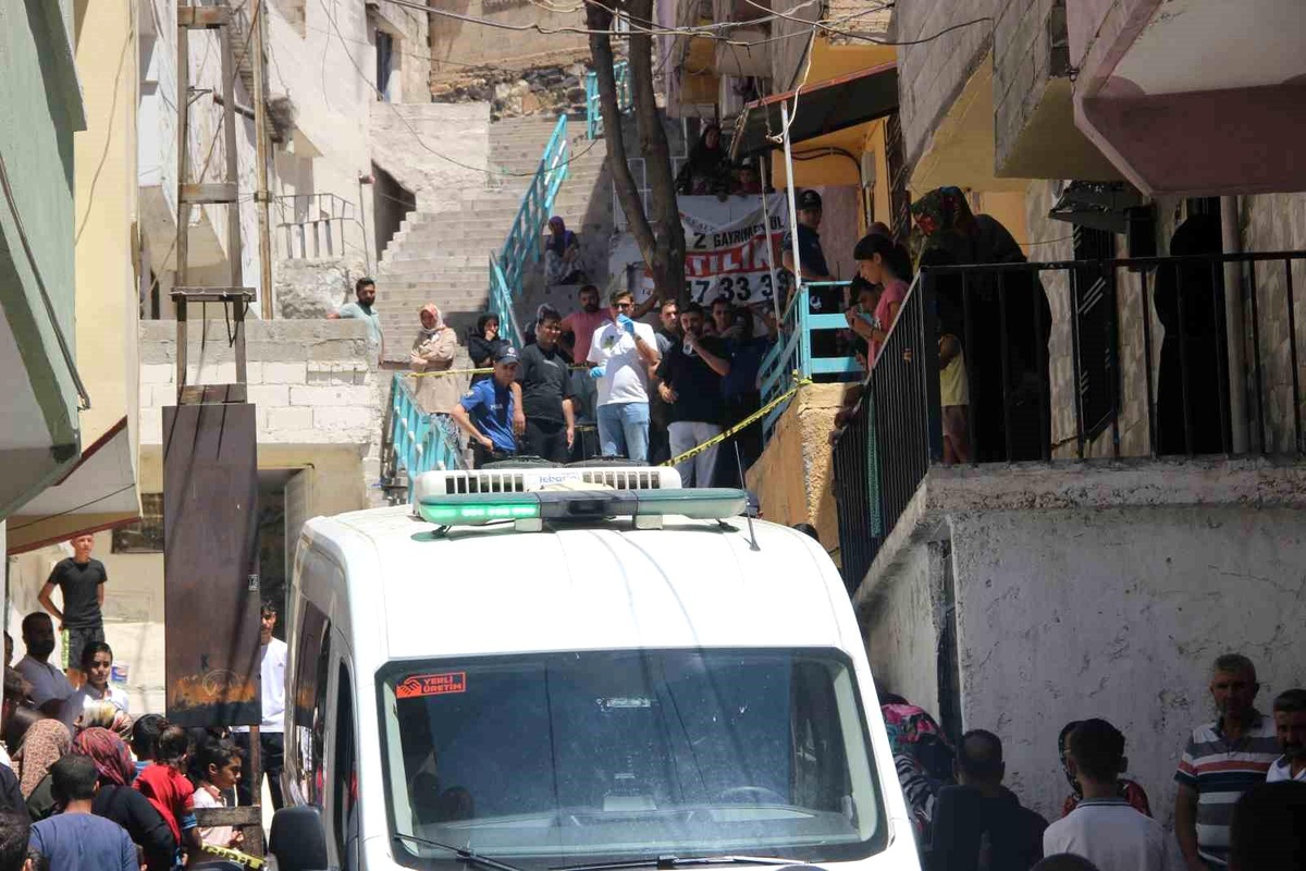 Şanlıurfa'da Genç Çift Silahla Ölü Bulundu