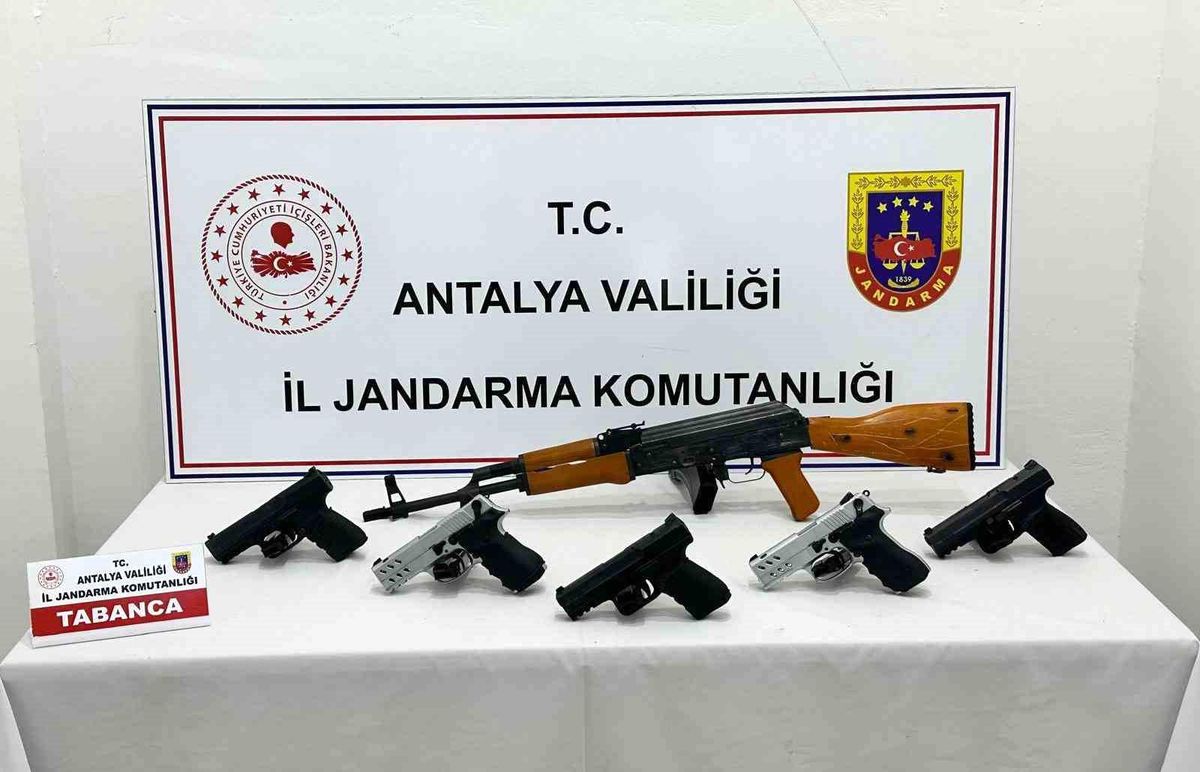 Antalya'da Ruhsatsız Silah Ticareti Operasyonu