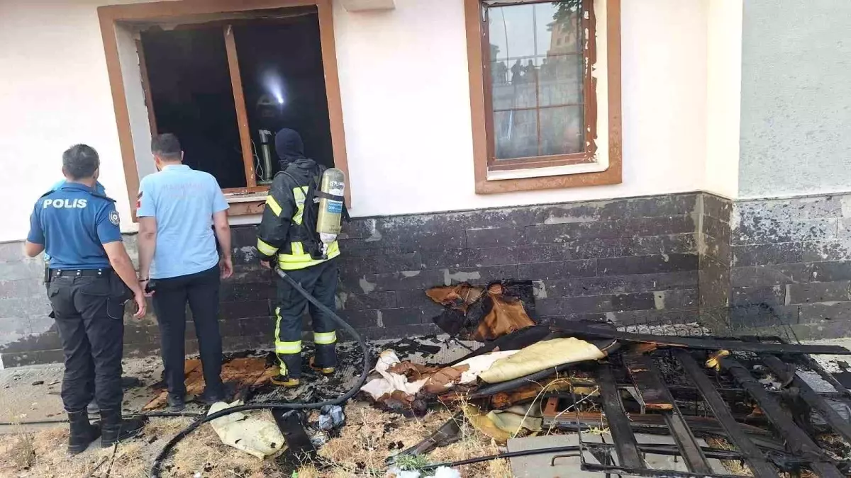 Karaman'da Apartman Dairesinde Yangın Paniği
