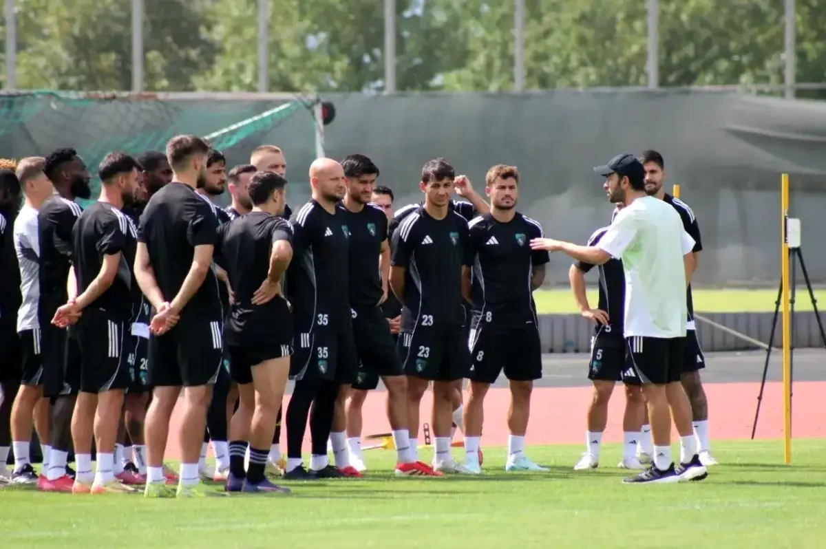Kocaelispor ve Samsunspor 22 Yıl Aradan Sonra Süper Lig'de Karşılaşıyor