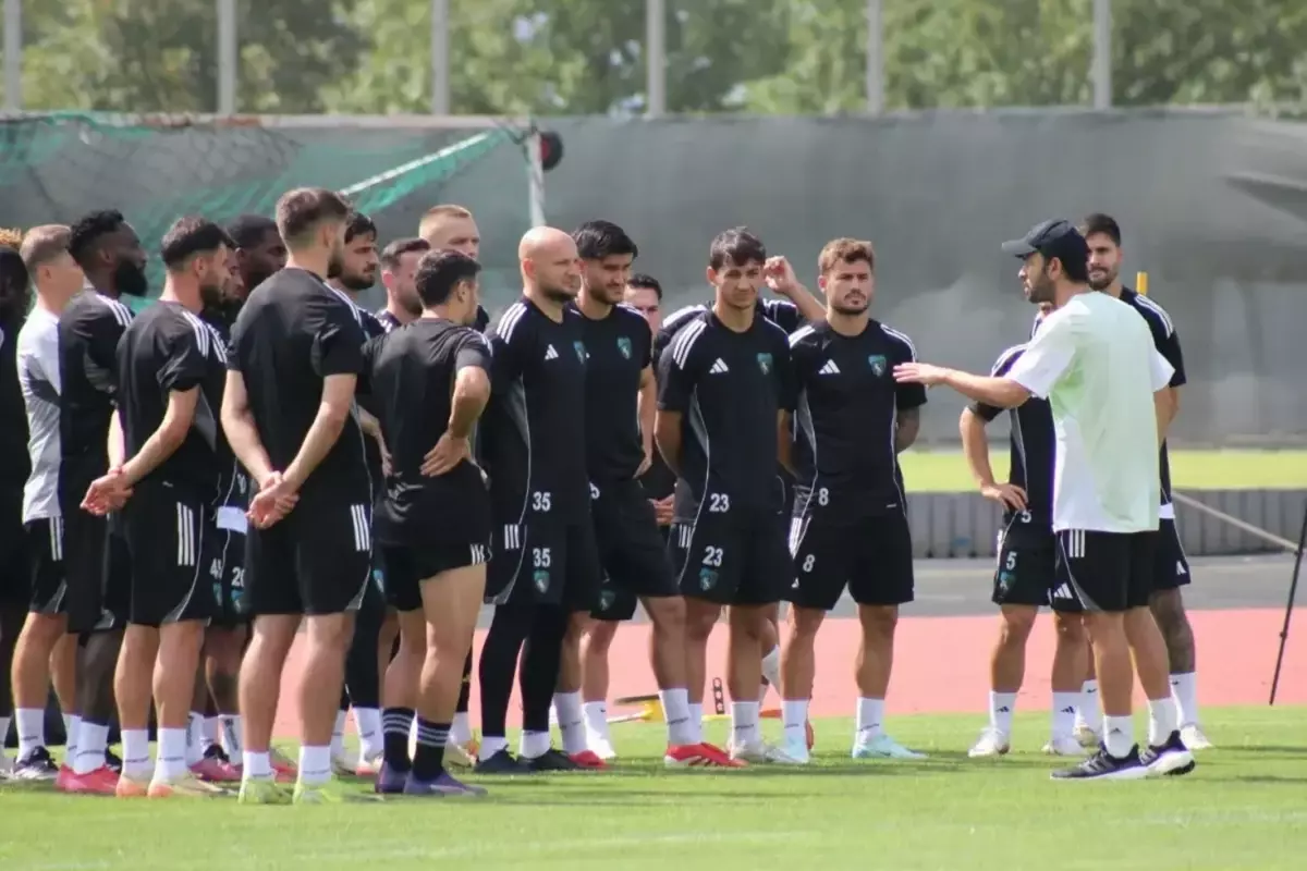 Kocaelispor ile Samsunspor 22 yıl sonra Süper Lig'de karşı karşıya geliyor