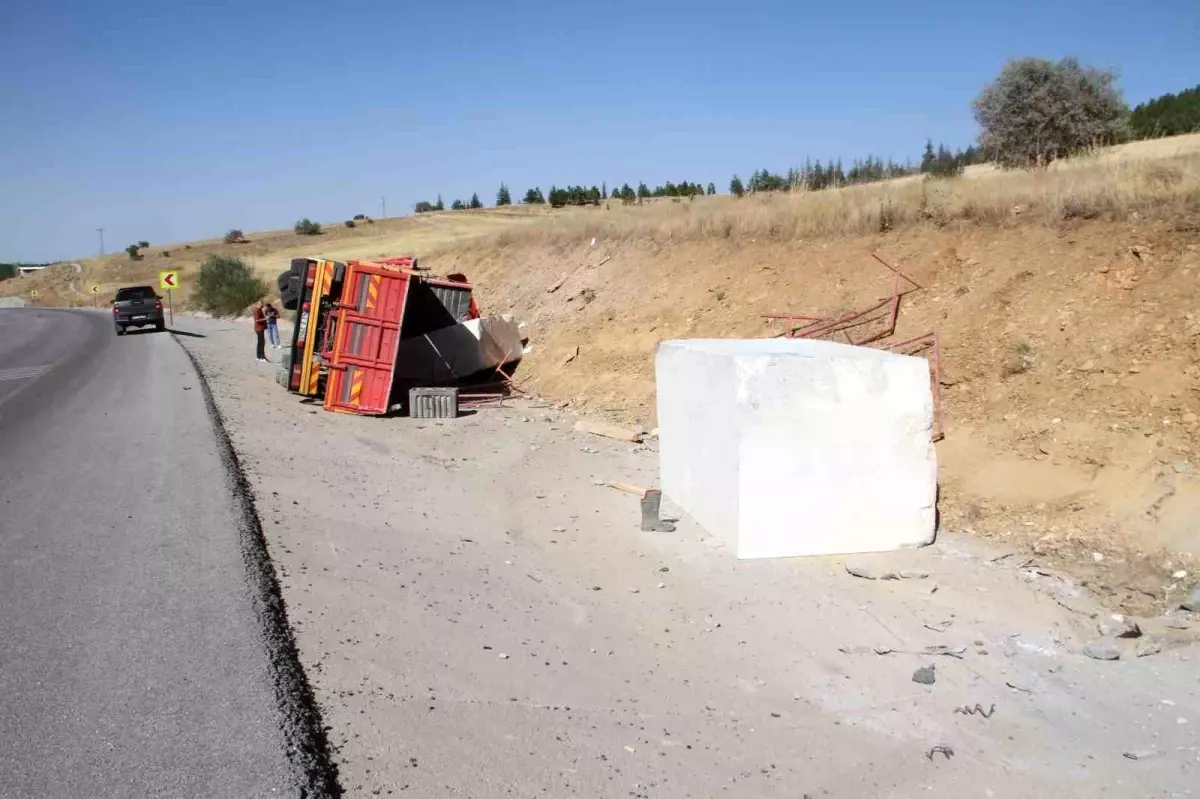 Konya'da Tır ve Motosiklet Kazaları: 4 Yaralı