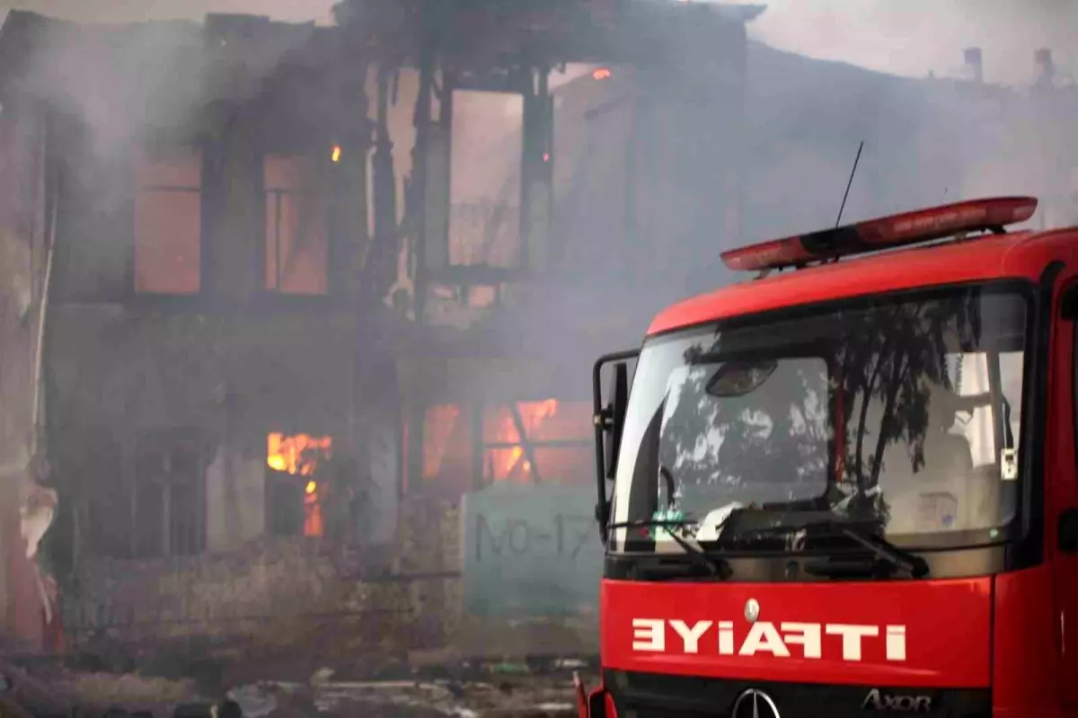 Konya'da Metruk Binada Yangın Paniği
