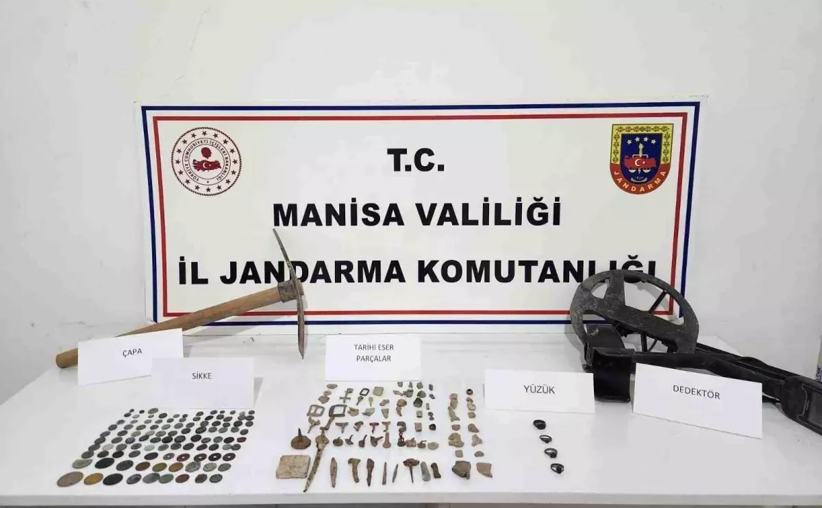 Manisa'da Kaçak Kazı Operasyonunda Tarihi Eserler Ele Geçirildi