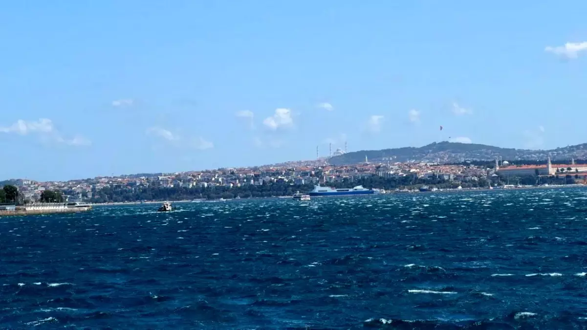 Marmara Denizi'nde Şiddetli Poyraz Deniz Ulaşımını Olumsuz Etkiledi