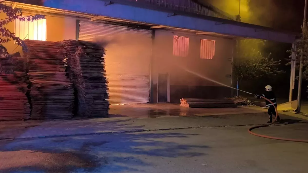 Şanlıurfa'da Mobilyacılar Sitesi'nde Yangın