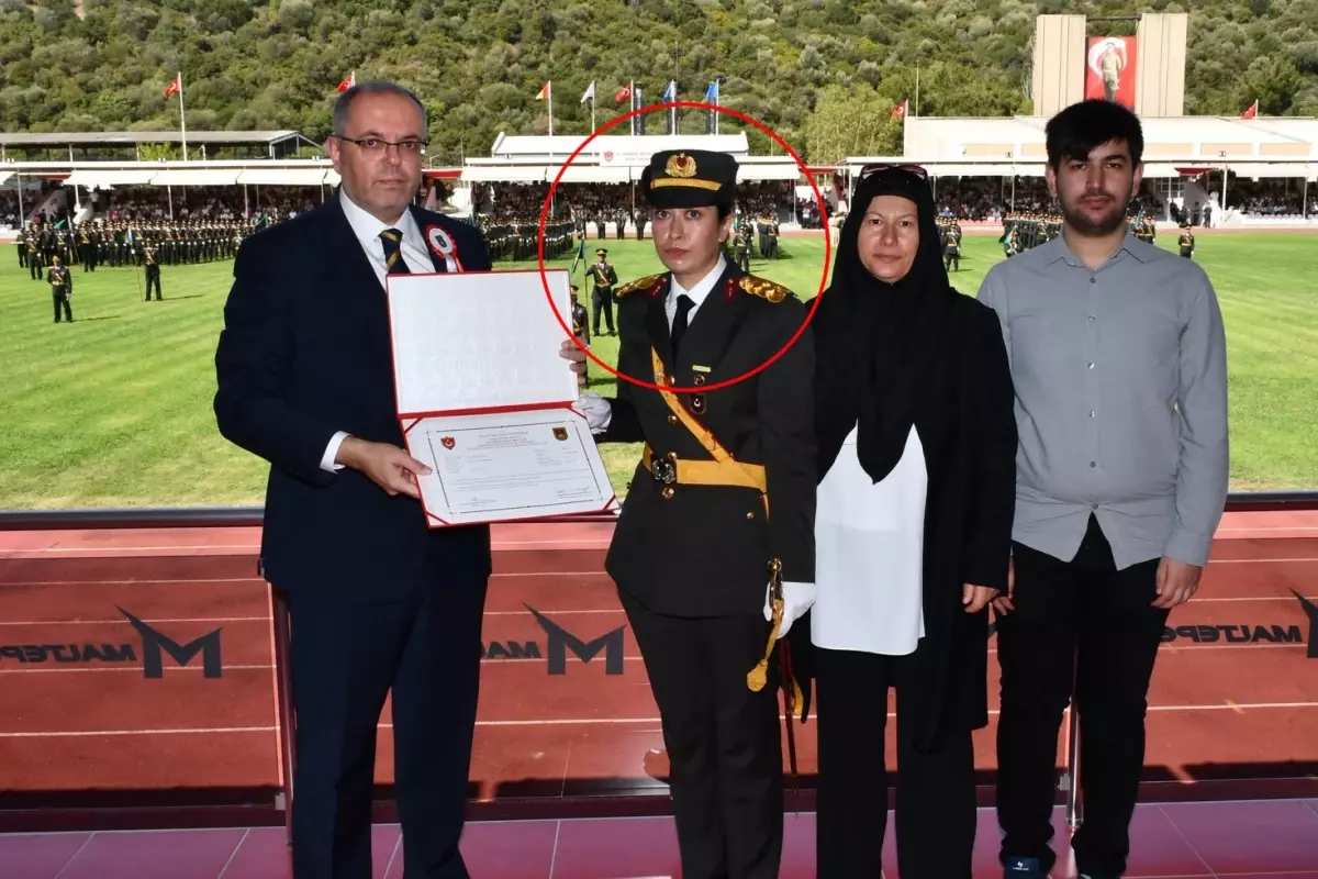 Şehit Ömer Halisdemir'in kızı Elif Nur Halisdemir teğmen oldu