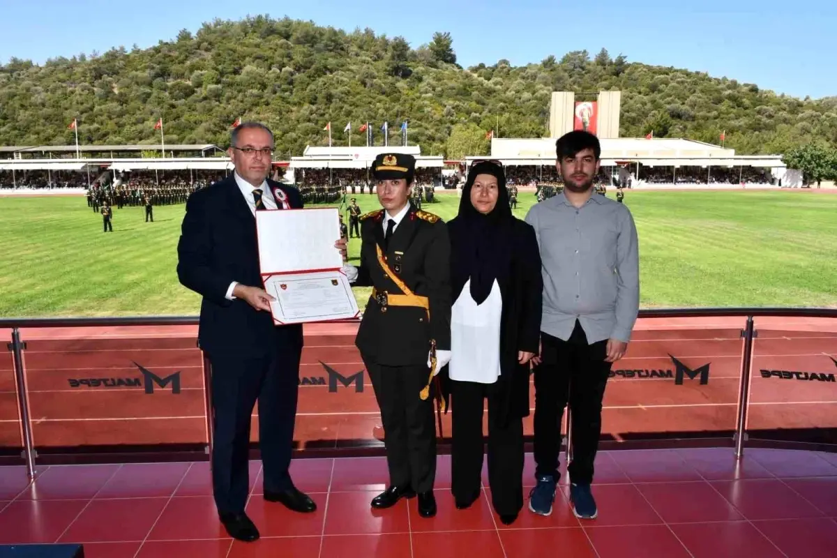 Şehit Ömer Halisdemir'in kızı teğmen oldu