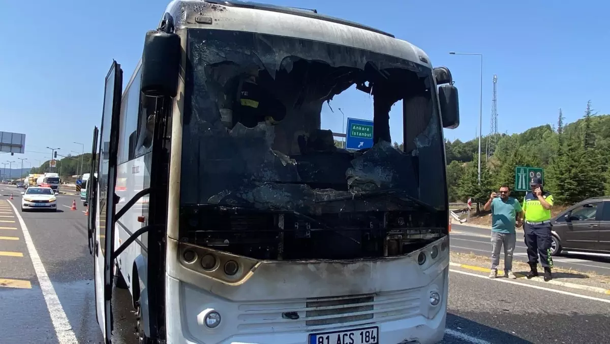 Bolu'da Midibüs Yangını: Araç Kullanılamaz Hale Geldi