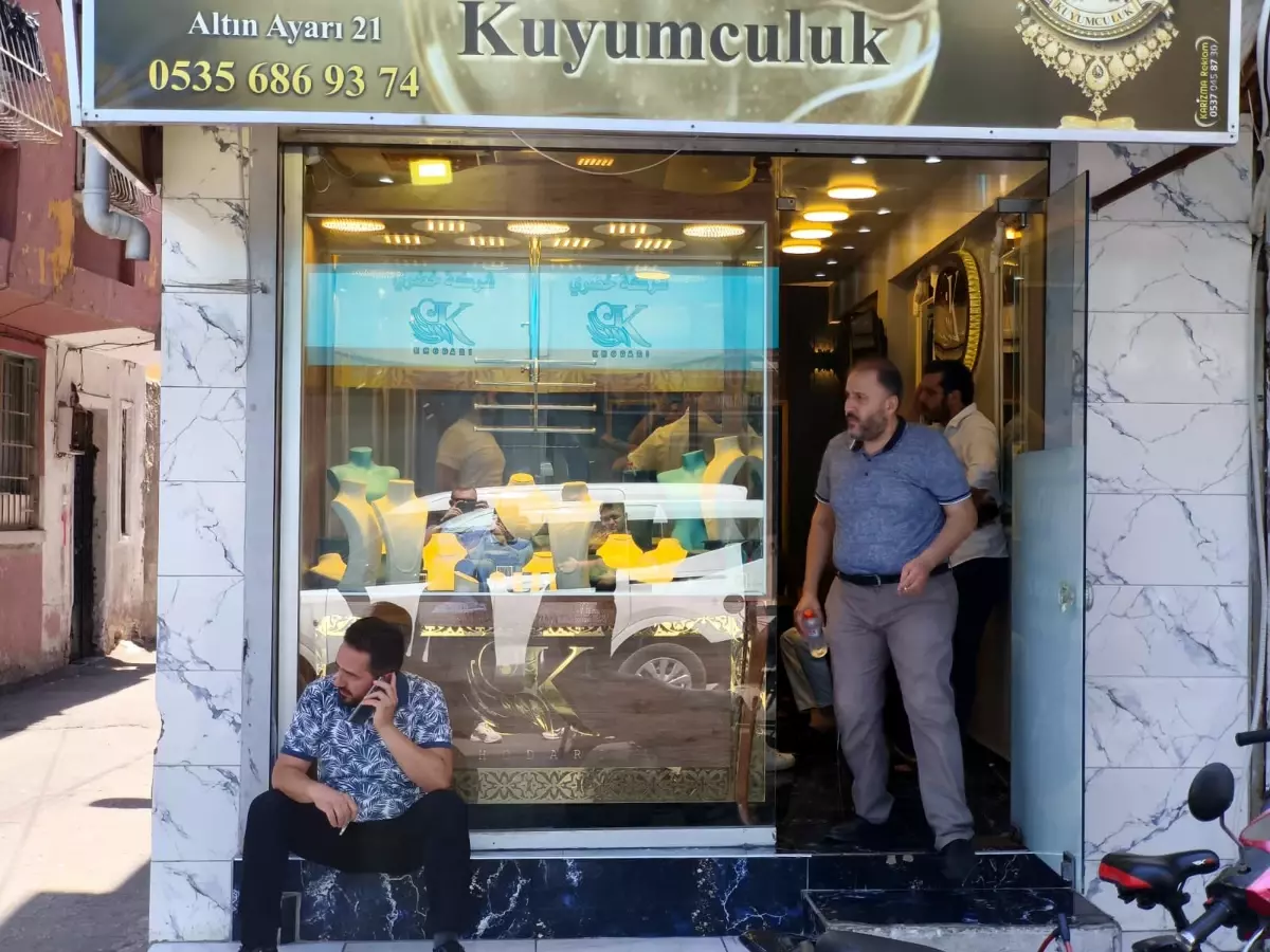 Adana'da Kuyumcuya Silahlı Soygun: İki Yaralı