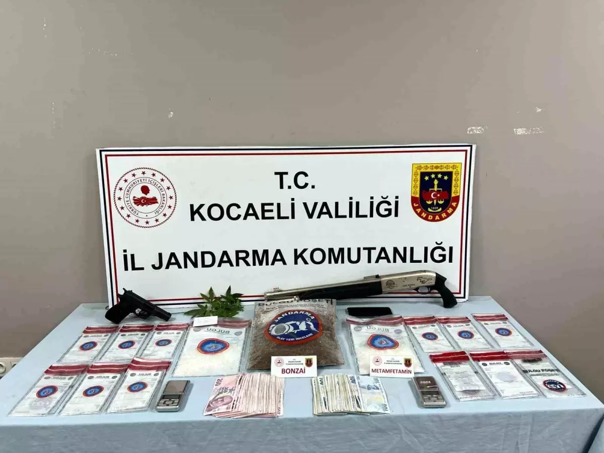 Uyuşturucu Satıcısı 'Eşya' Şifresiyle Yakalandı