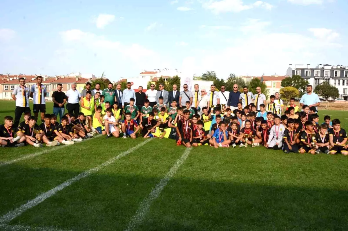 Eskişehir Yaz Kur'an Kursları Arası Zafer Kupası Futbol Turnuvası Tamamlandı
