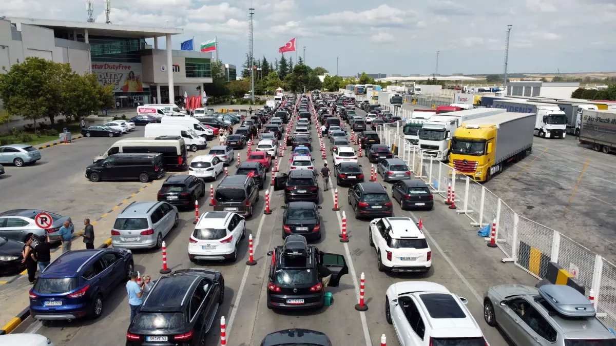 Gurbetçilerin Türkiye'ye Dönüş Yolculuğu Sürüyor
