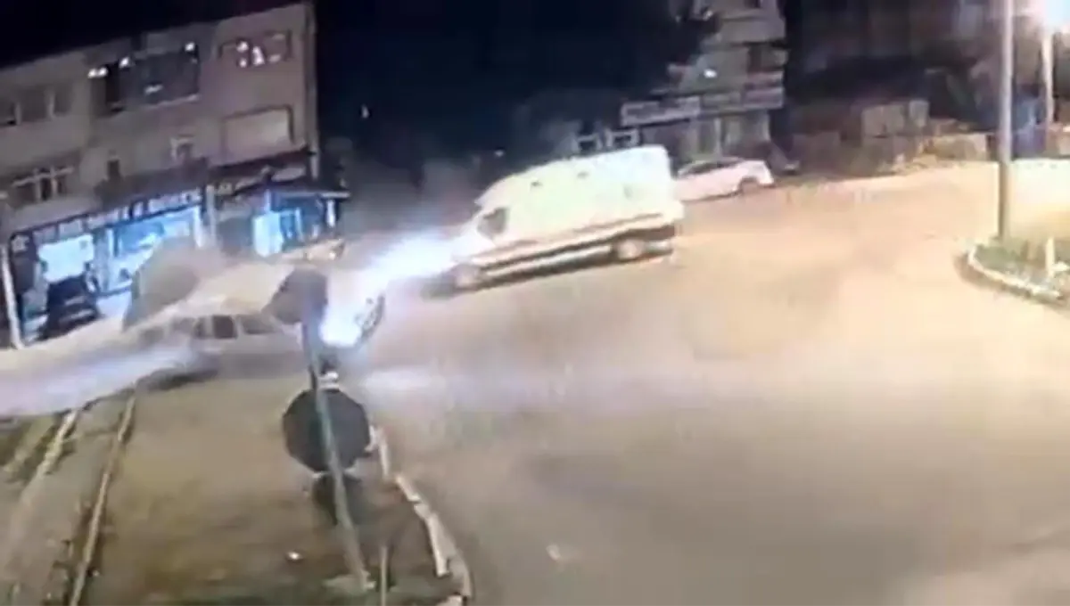 Amasya'da Ambulansla Minibüs Çarpıştı: 5 Yaralı