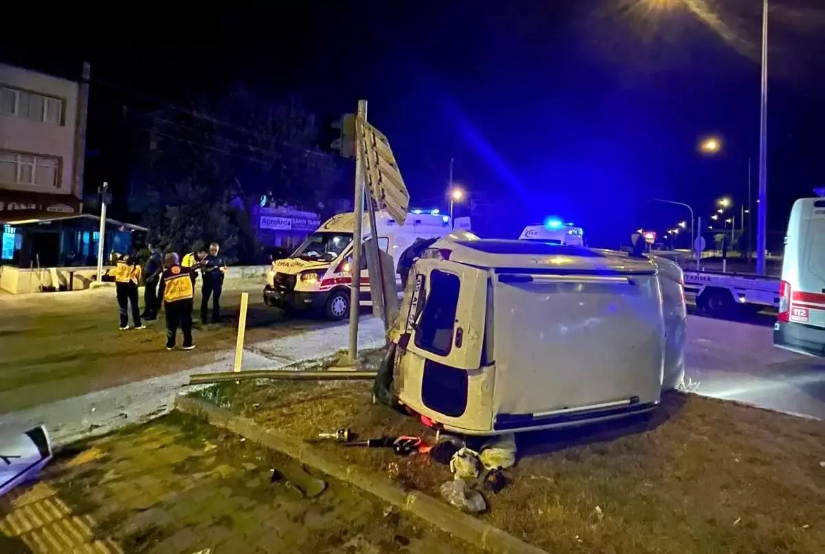 Amasya'da Hafif Ticari Araç ile Ambulans Çarpıştı: 5 Yaralı
