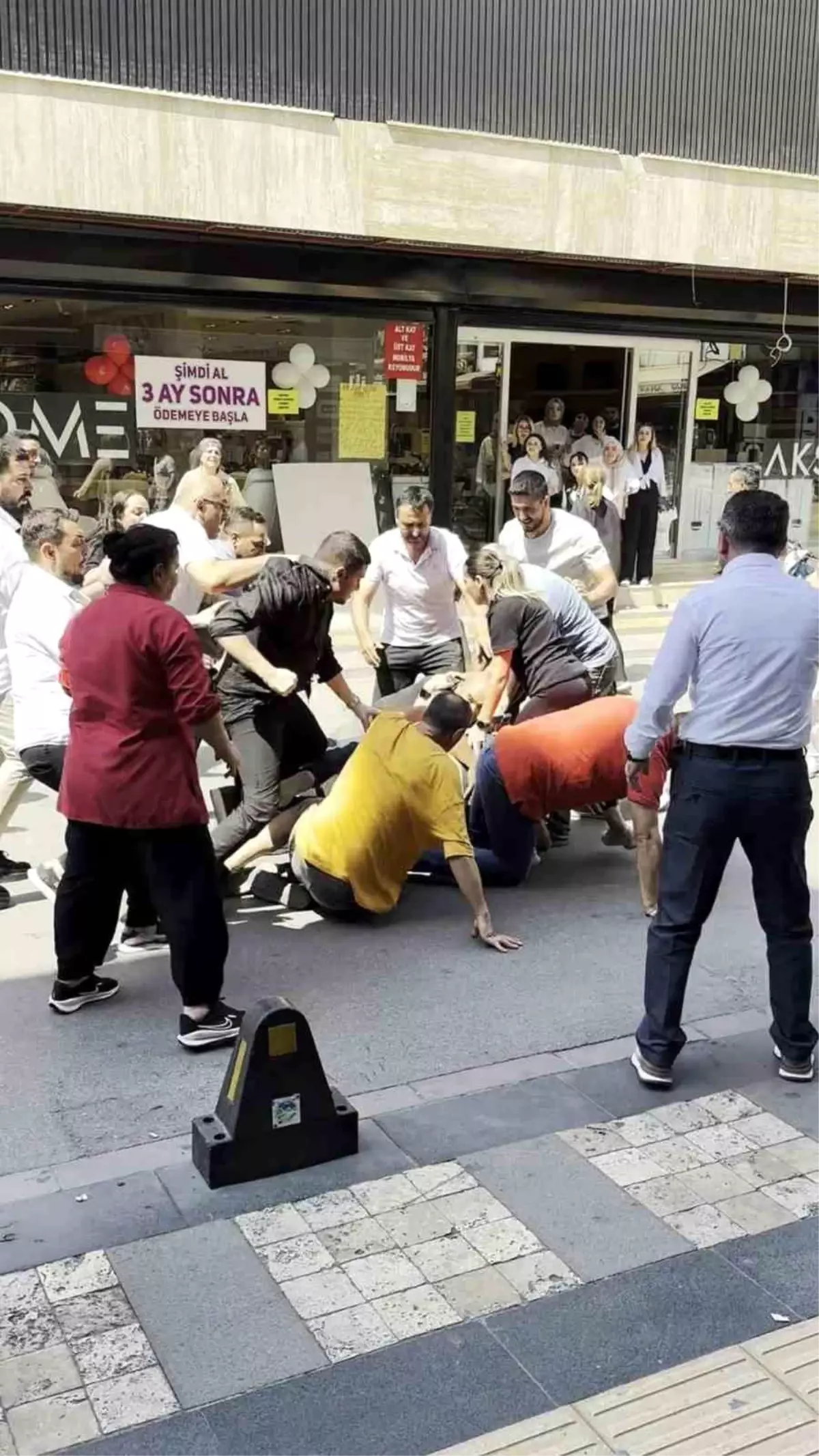 Adapazarı'nda İki Grup Arasında Kavga Çıktı
