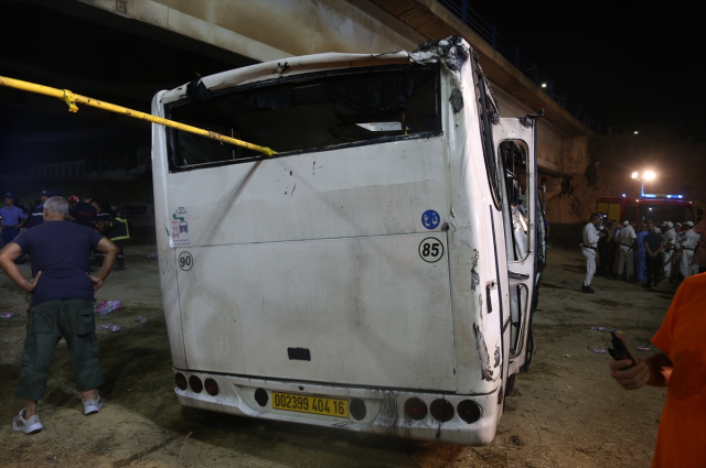 cezayir de otobus dere yatagina dustu 18 kisi 18952438 5334 m