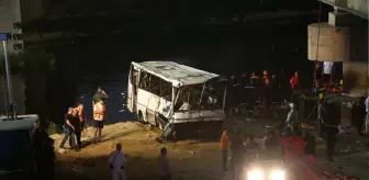 Cezayir'de otobüs dere yatağına uçtu, 18 kişi boğularak can verdi! Ulusal yas ilan edildi