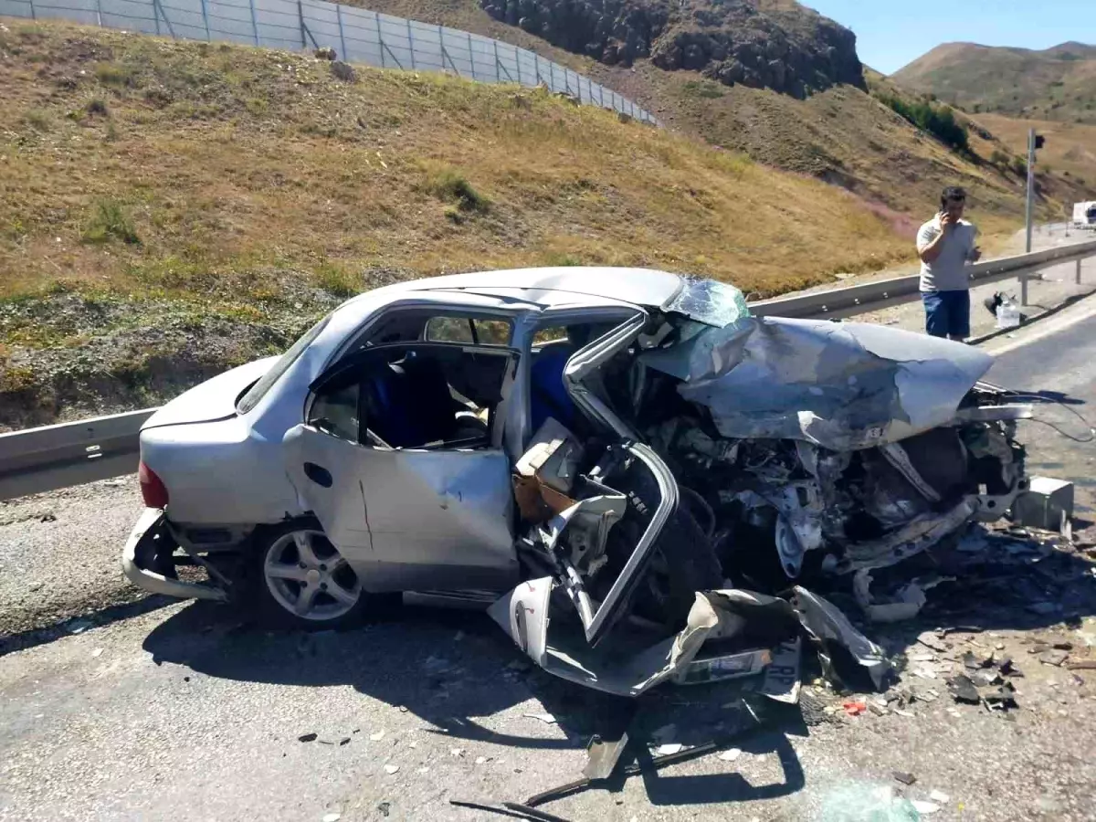 Erzincan'da Trafik Kazası: 4 Kişi Hayatını Kaybetti