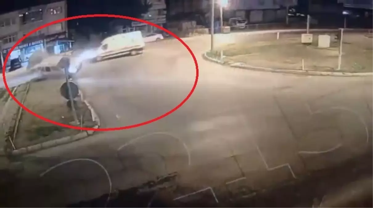 Amasya'da Ambulans ile Hafif Ticari Araç Çarpıştı: 5 Yaralı
