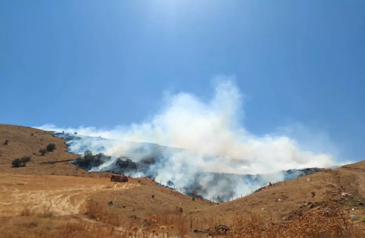 Kaman'da Yangın Kontrol Altına Alınmaya Çalışılıyor