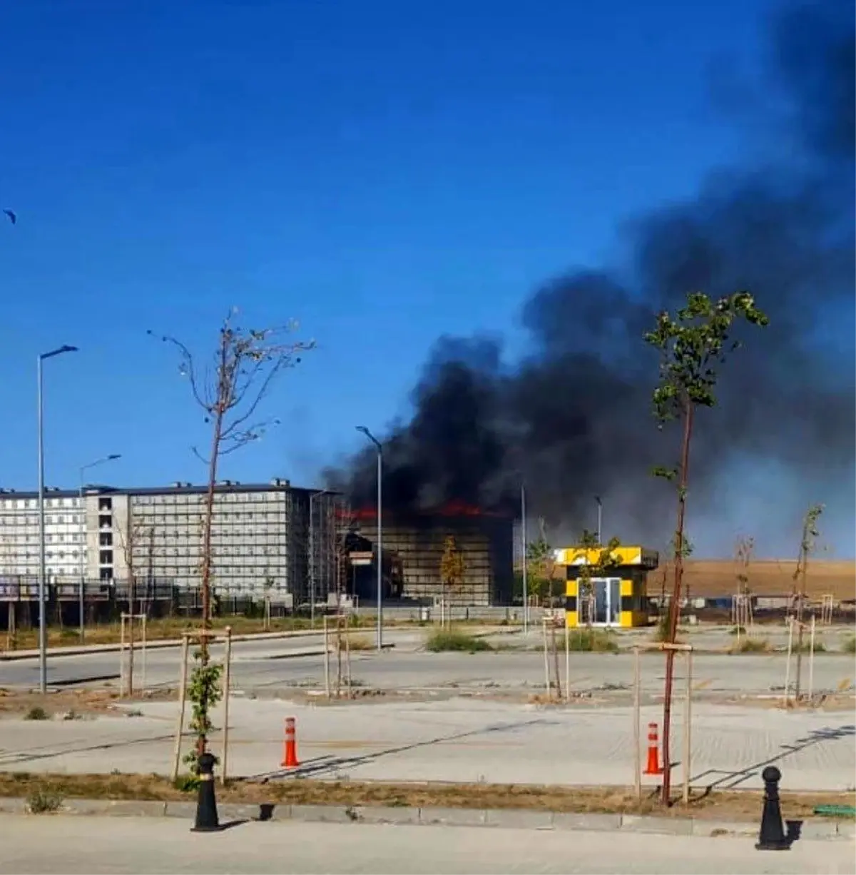 Konya'da İnşaat Halindeki Yurt Çatısında Yangın Çıktı
