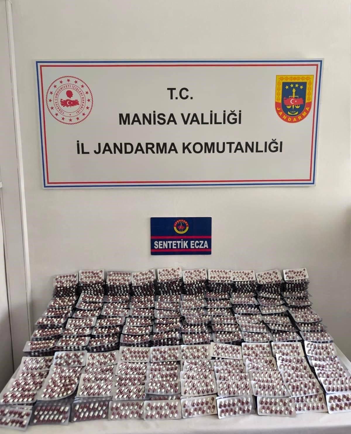 Manisa'da Jandarma Operasyonu: 19 Bin 376 Sentetik Hap Ele Geçirildi