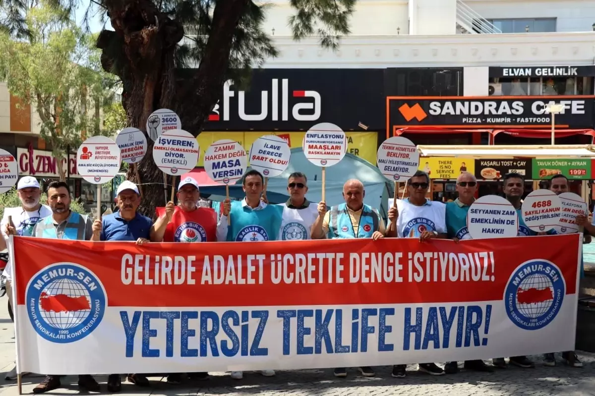 Memur Sen Antalya'da Zam Teklifini Protesto Etti