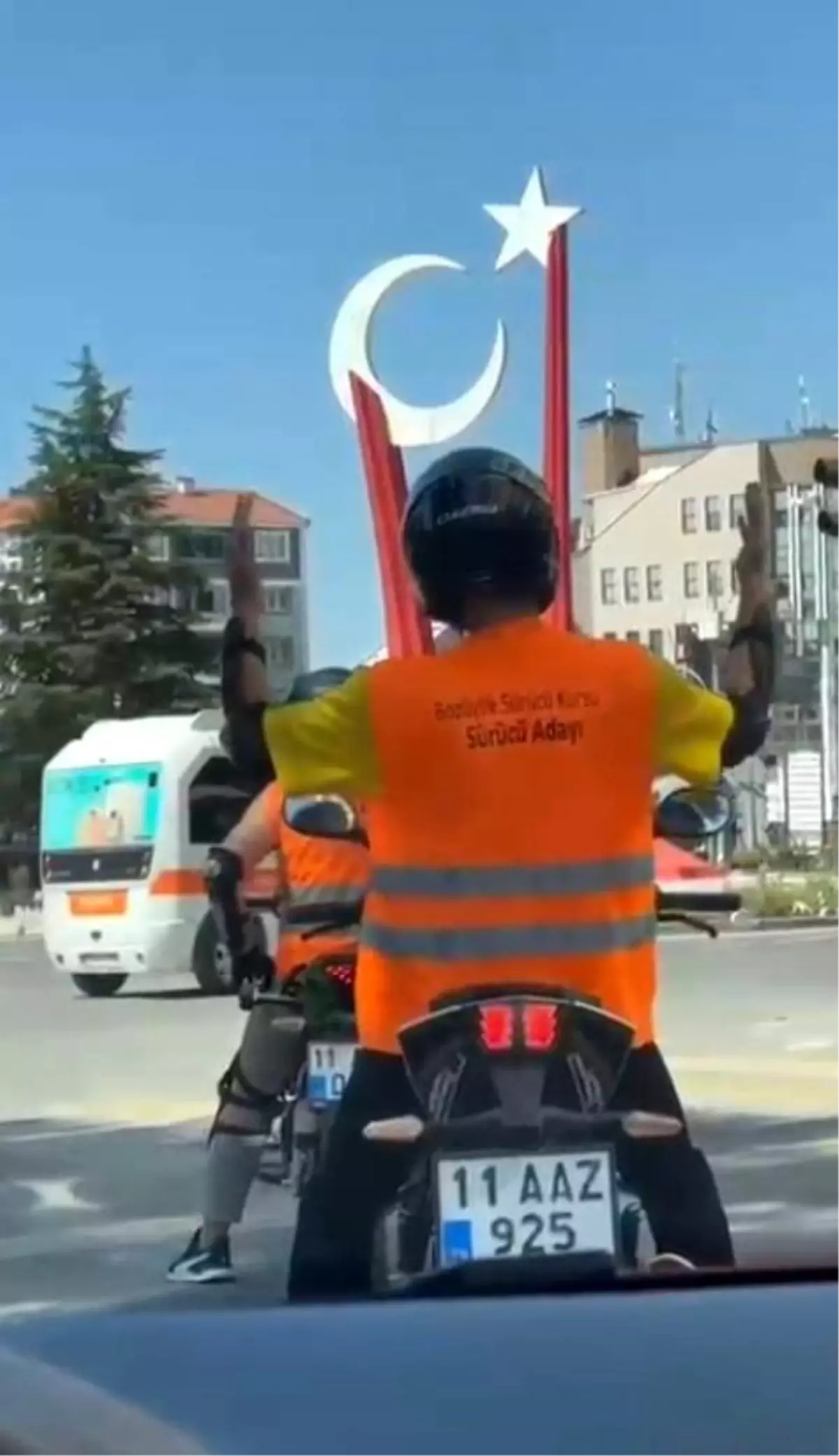 Bilecik'te Motosiklet Sürücüsünün Dansı Gülümsetti