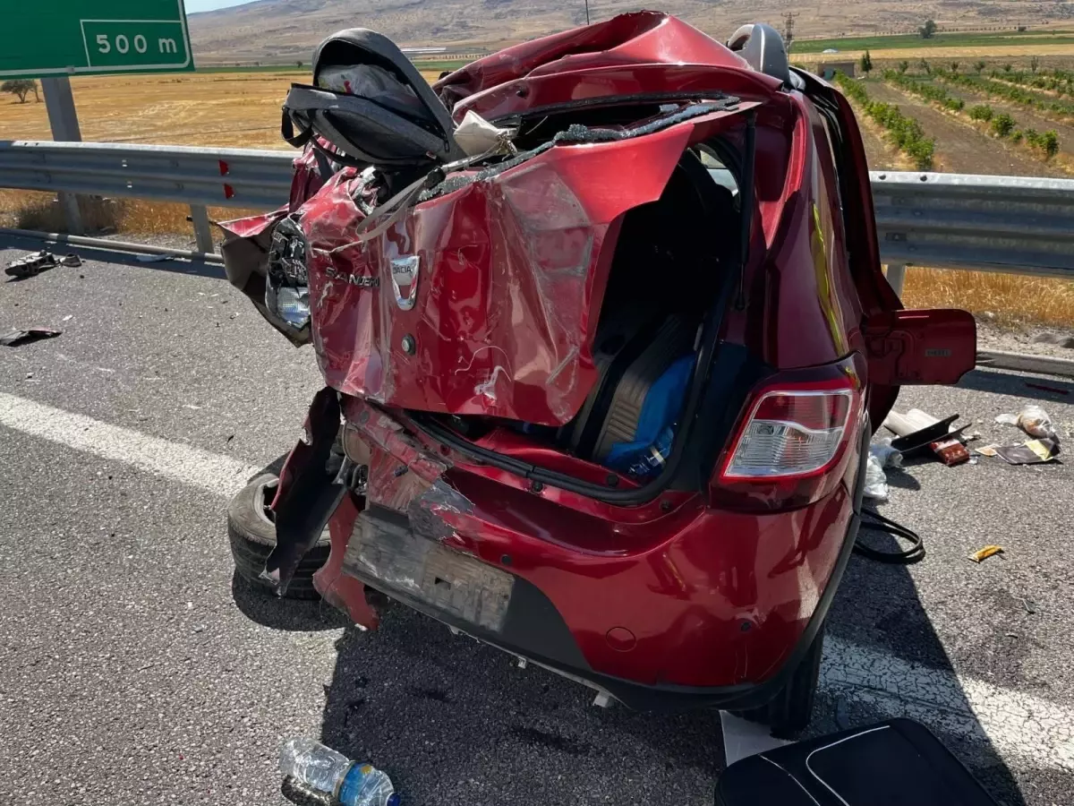 Niğde Otoyolu'nda Feci Kaza: 1 Ölü, 3 Yaralı