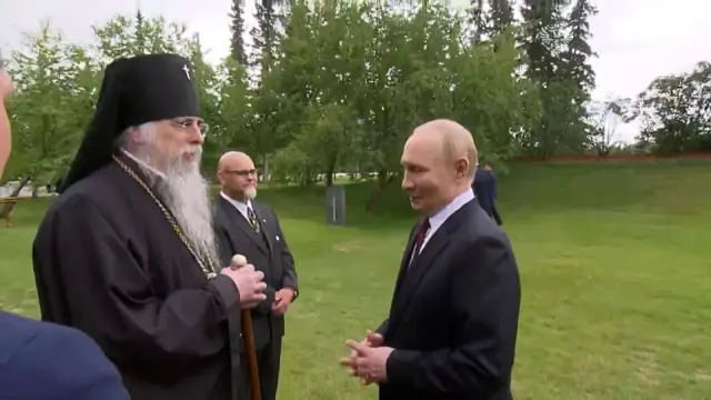 putin alaska daki sovyet mezarlarini ziyaret 2 18952450 o