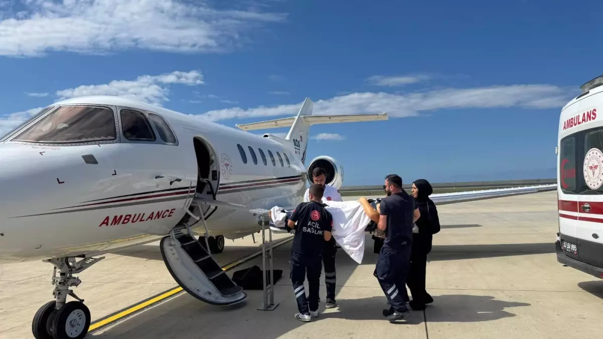 Rize'de karaciğer ve böbreklerinde hızlı bozulma tespit edilen hasta ambulans uçakla Ankara'ya sevk edildi
