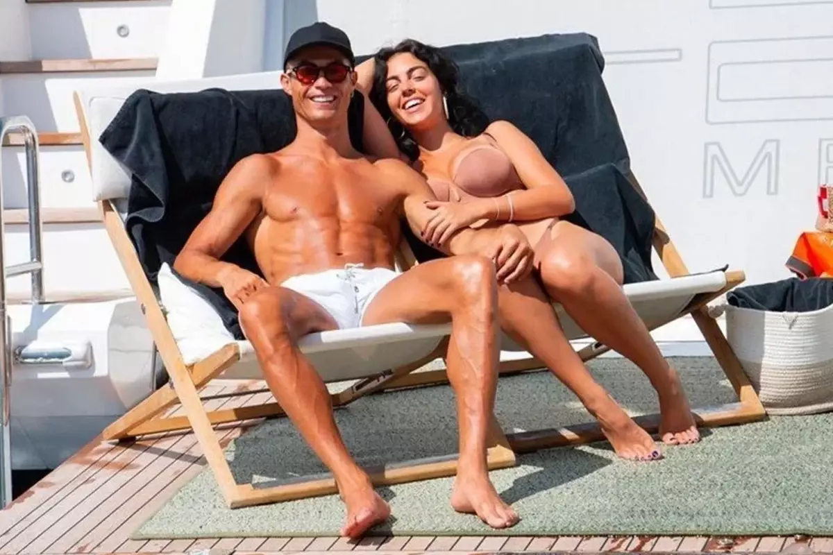 Yok artık daha neler! Ronaldo'dan çocuklarının annesine servet değerinde hediye