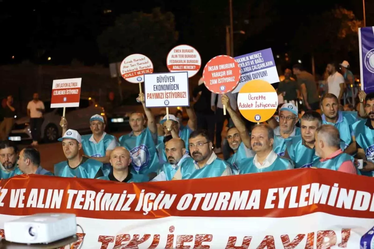 Sağlık-Sen, 112 Dakikalık Oturma Eylemi Düzenledi