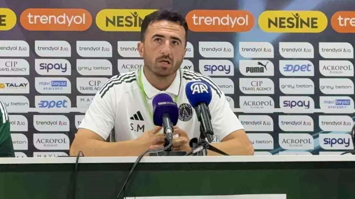 Ümraniyespor Antrenörü Hakeme Yüklendi: 'Maçın Düşük Tempo Olmasına Müsaade Edildi'