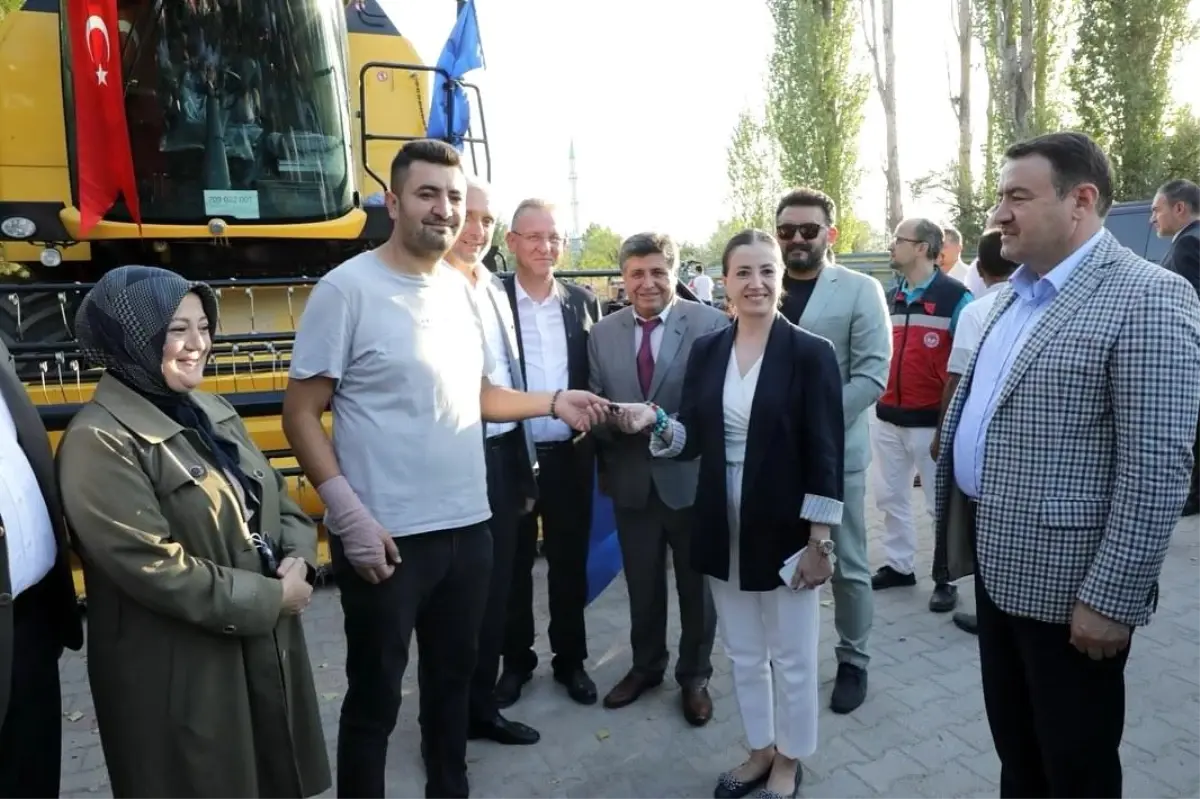 Kütahya'da Tarımsal Üretime Yeni Destek: Makine Parkı Projesi Hayata Geçti