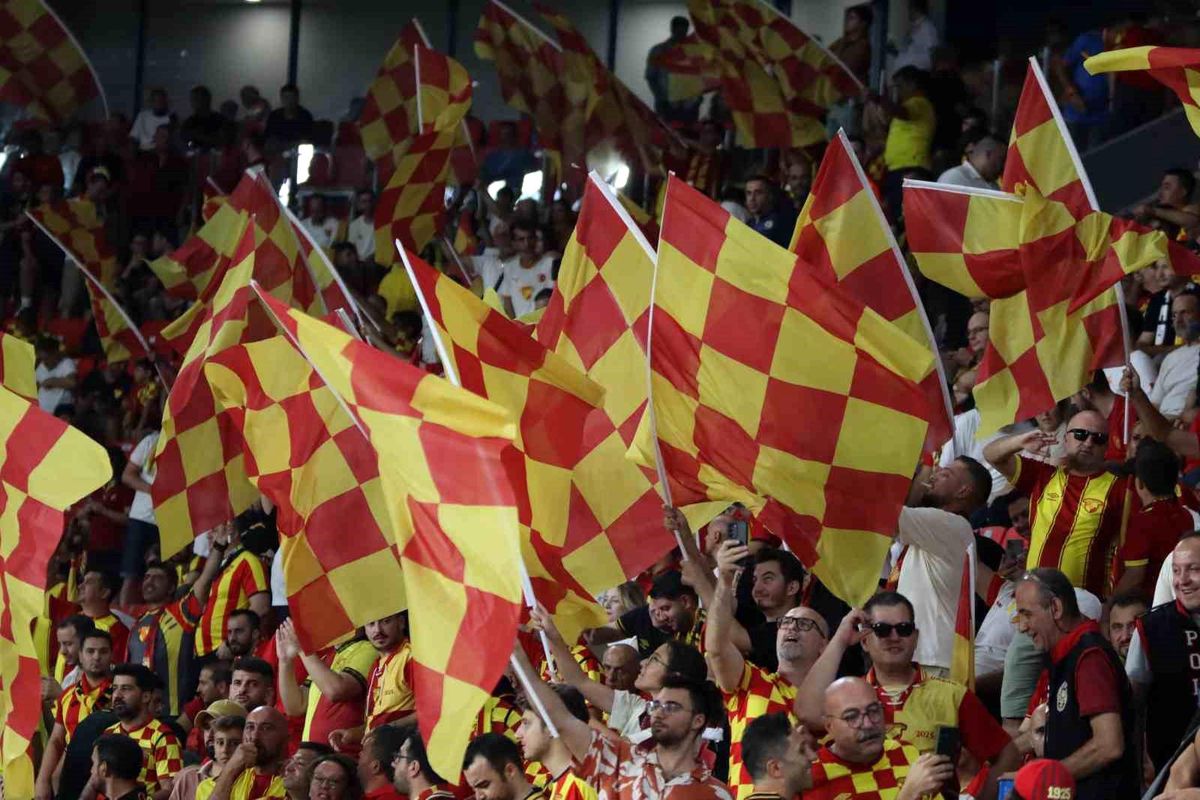 Göztepe, Fenerbahçe'yi Ağırlıyor: 2. Hafta Mücadelesi Golsüz Başladı