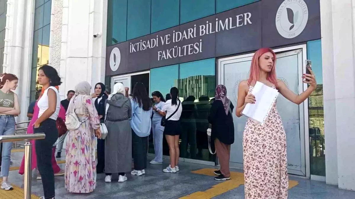 Yalova'da Trafik Kazası Sınav Mağdurları Oluşturdu