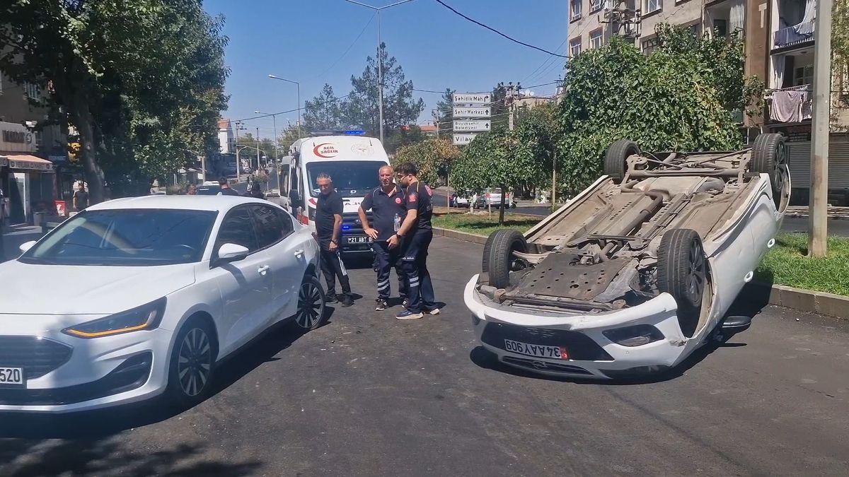Diyarbakır'da 14 Yaşındaki Ehliyetsiz Sürücü Kazada Yaralandı