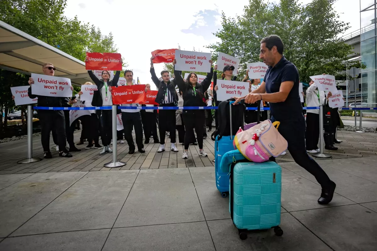 Air Canada, 10.000 Uçuş Görevlisi Grevi Nedeniyle Tüm Uçuşlarını Durdurdu