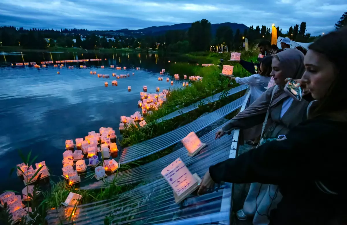 Coquitlam'da Su Fenerleri Festivali'ne Yoğun Katılım
