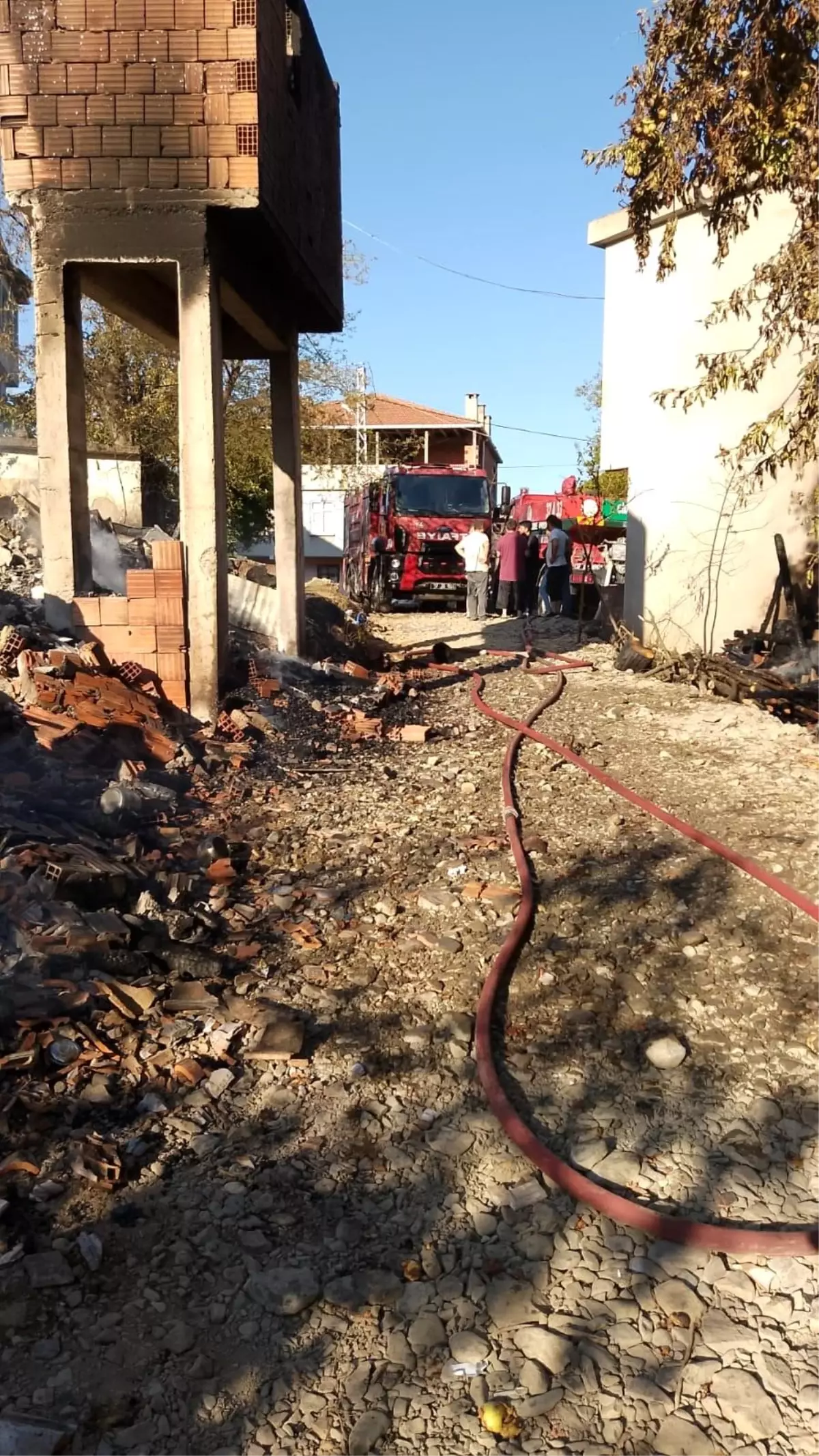 Kastamonu'da Yangın: İki Katlı Ahşap Ev Kullanılmaz Hale Geldi