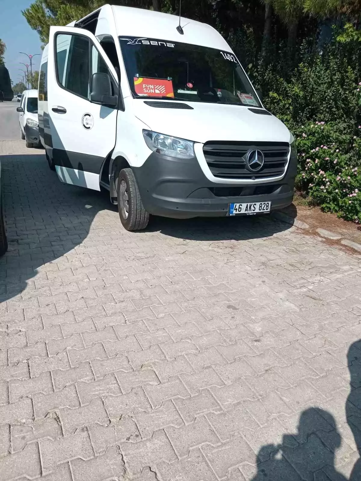 Antalya'da Tur Minibüsü Şoförü Aracında Ölü Bulundu