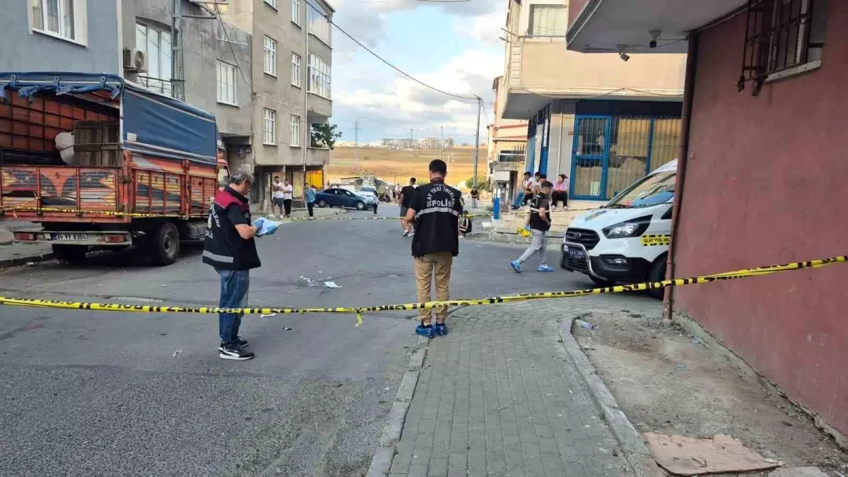 İstanbul'da Yan Bakma Tartışması Kanlı Bitti: Bir Gencin Hayatı Kaldı