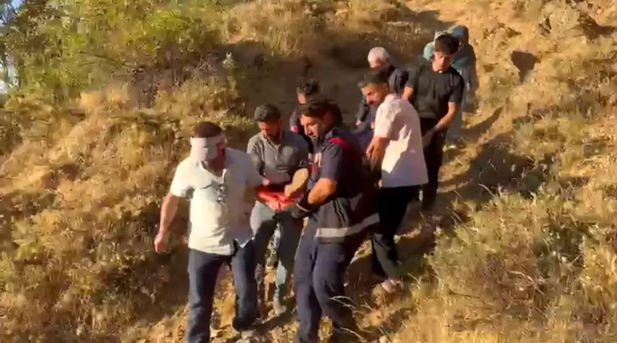 Kayalıklarda Mahsur Kalan Kadın Kurtarıldı