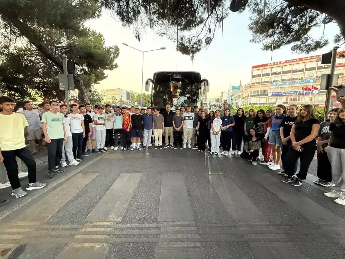 Aydın'dan 64 Öğrenci Gençlik Kamplarına Uğurlandı