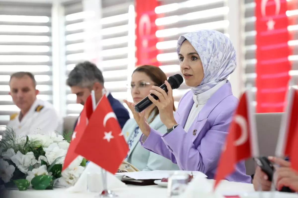Aile ve Sosyal Hizmetler Bakanlığı, 'İlk Öğretmenim Ailem' Uygulaması ile 1 Milyon Aileye Ulaştı