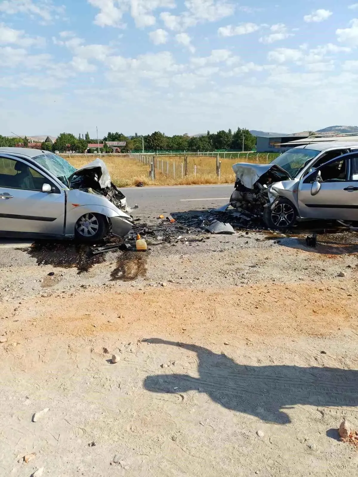 Balıkesir'de Kafa Kafaya Çarpışan Araçlarda Bir Ölü, Bir Yaralı