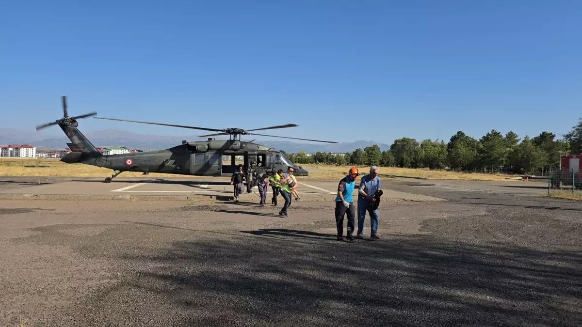 Bingöl'de Gıda Zehirlenmesi Şüphesi: 4 Kişi Helikopterle Hastaneye Sevk Edildi