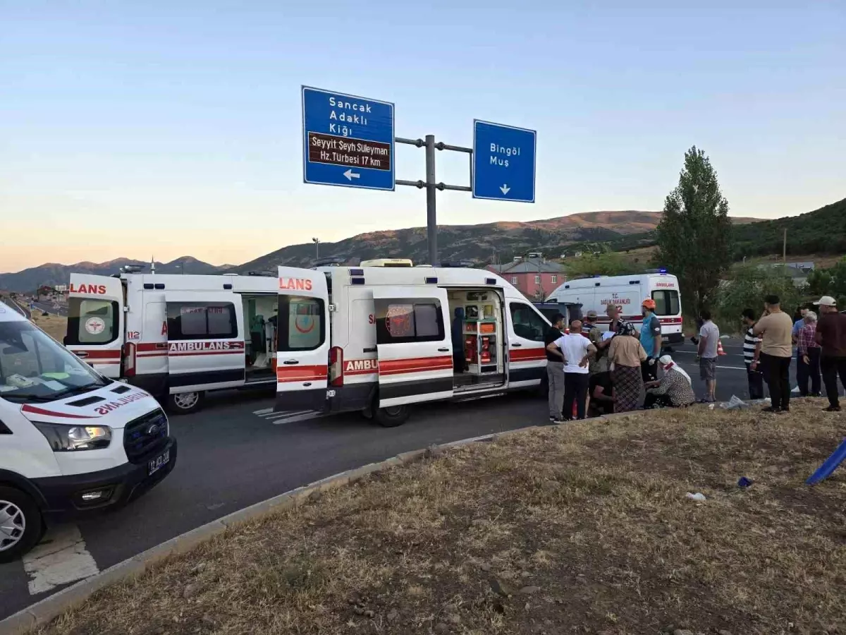 Bingöl'de Trafik Kazası: 11 Yaralı